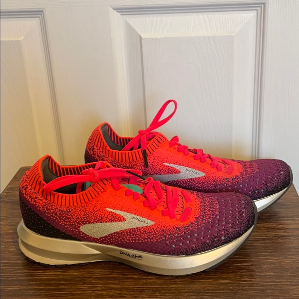 Brooks running shoes Sz 7